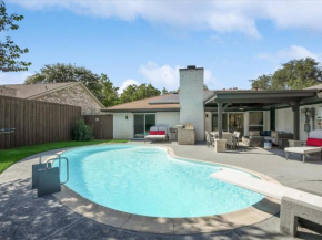 Modern Luxury Home Pool Oasis & Backyard Retreat